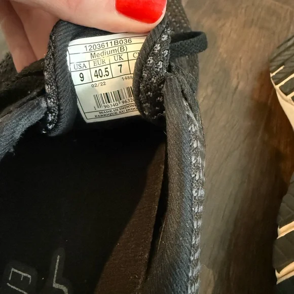 Brooks Sneakers - Picture 7 of 9